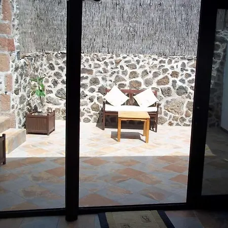 Playa Blanca Sleeps 2 Wifi Apartment