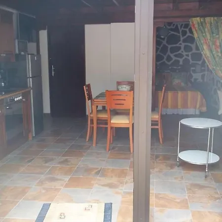 Playa Blanca Sleeps 2 Wifi Apartment